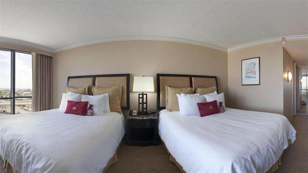 Crowne Plaza Pensacola Grand Otel Dış mekan fotoğraf