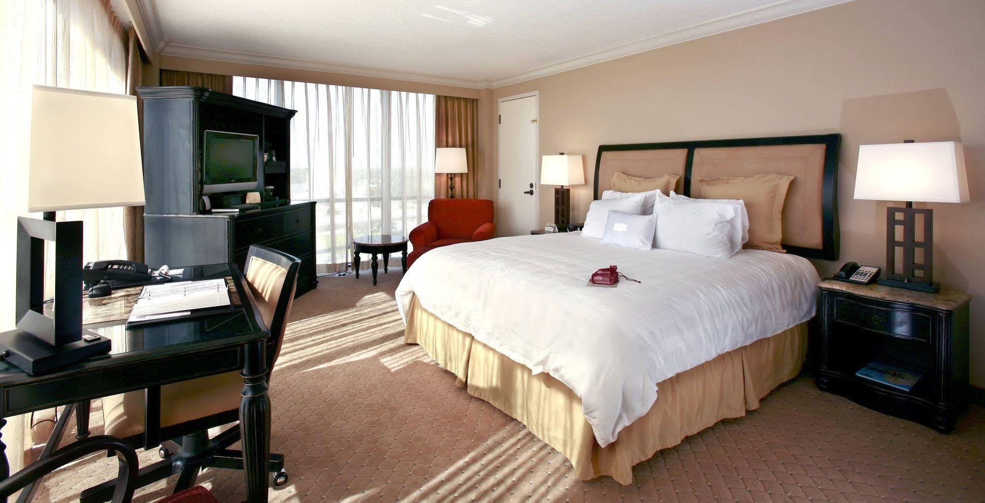 Crowne Plaza Pensacola Grand Otel Dış mekan fotoğraf