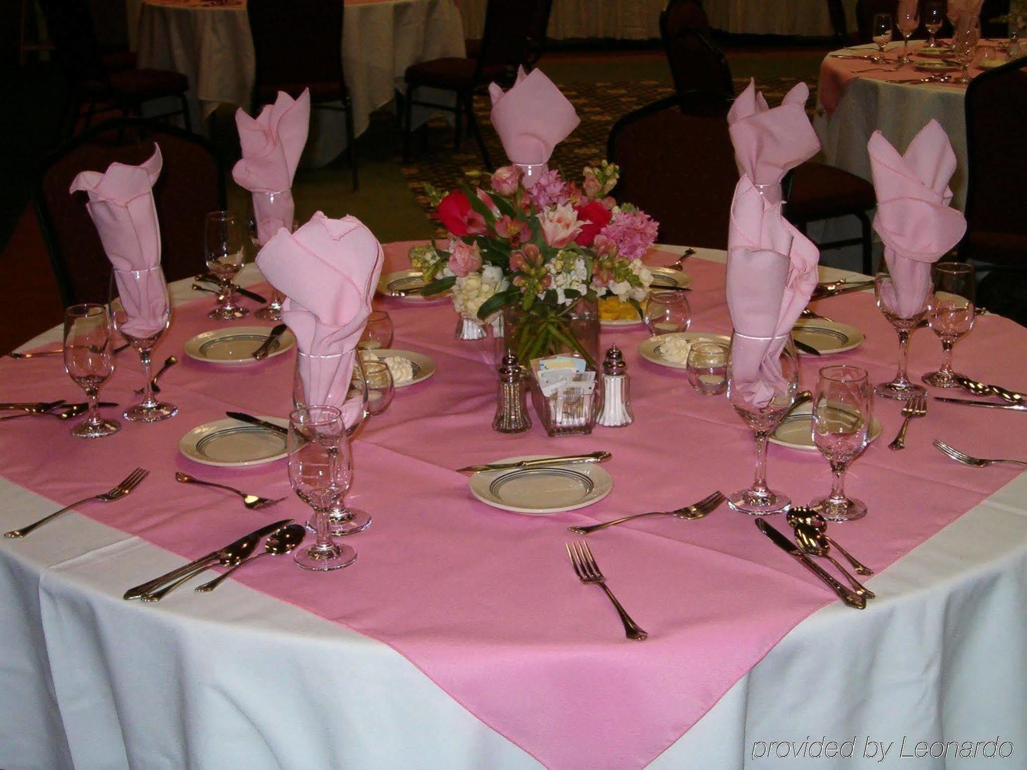 Crowne Plaza Pensacola Grand Otel Restoran fotoğraf